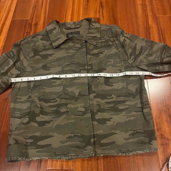 Sanctuary Green Camo {rint Jacket Blazer Frayed Hem Long Sleeve Top Size Large - Picture 6 of 8